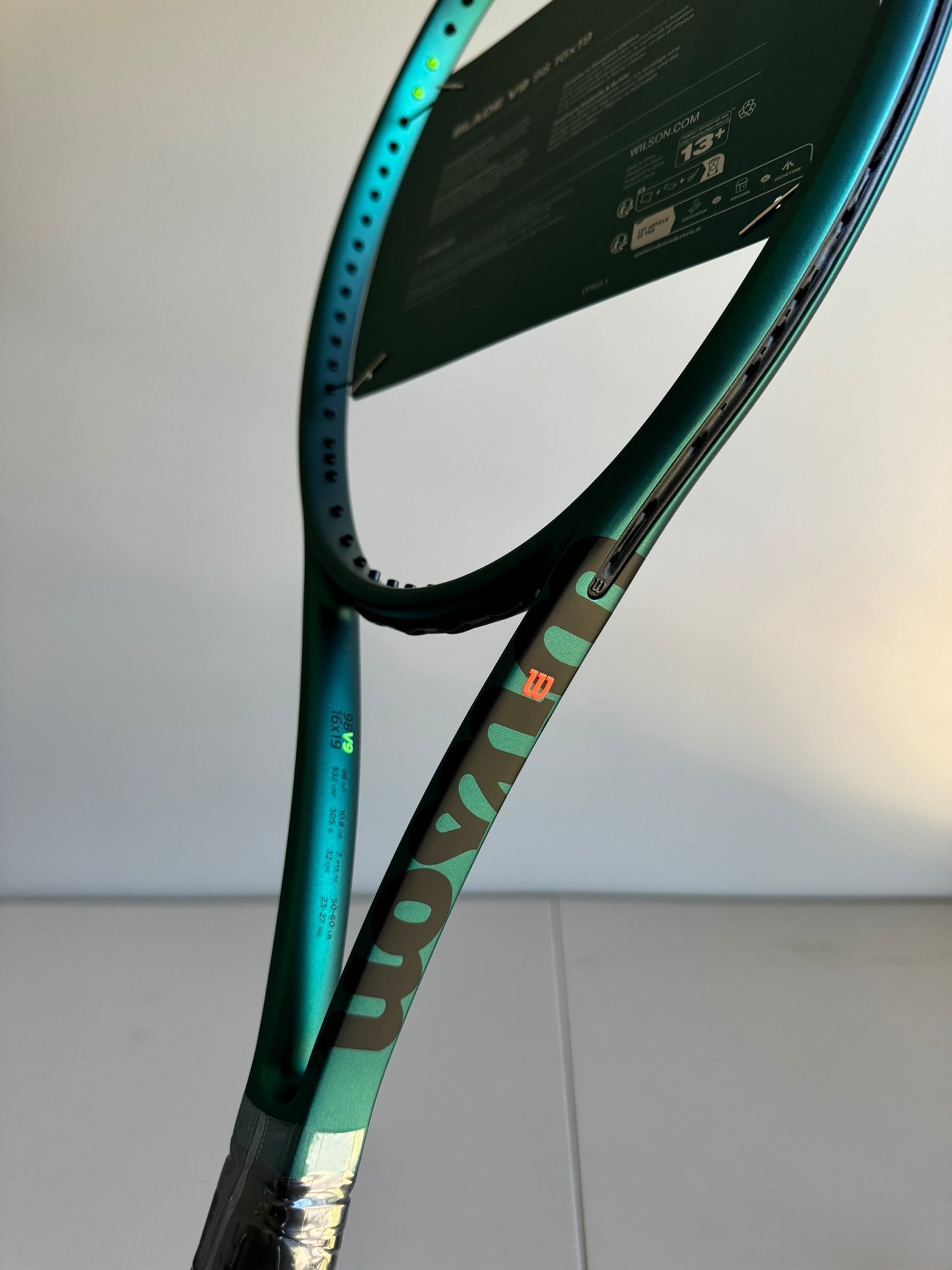 Wilson Blade 98 V9 16x19 **Free Strings + Stringing**
