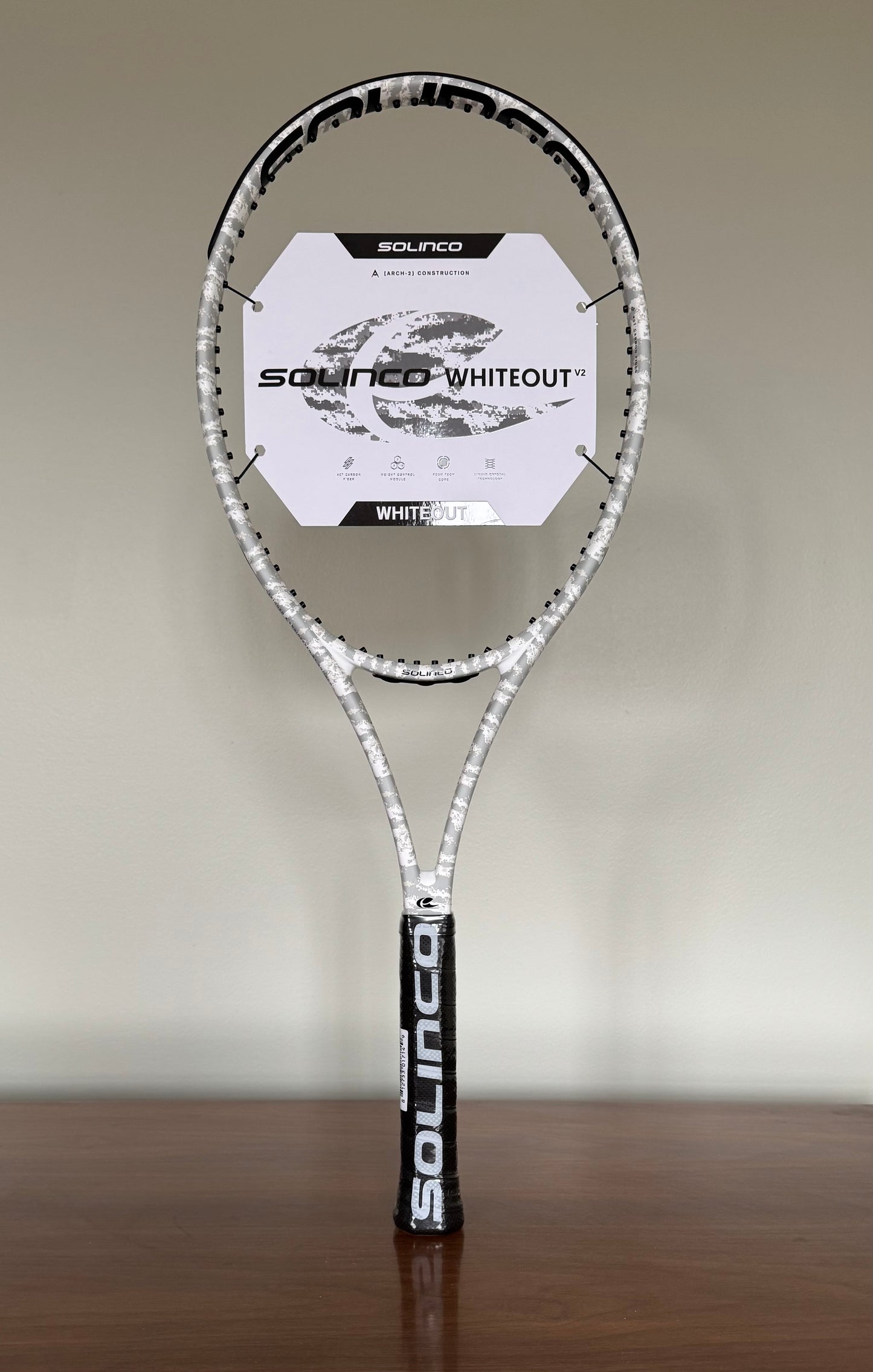 Solinco WHITEOUT 305 V2 (16x19) Free Strings + Stringing